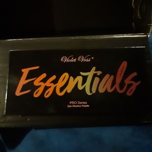 Violet Voss essentials eyeshadow pallete